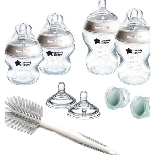 Tommee Tippee Natural Start Newborn Starter Set, 2 Anti-Colic Baby Bottles, Medium-Flow, Breast-Like Teats, Self-Sterilising